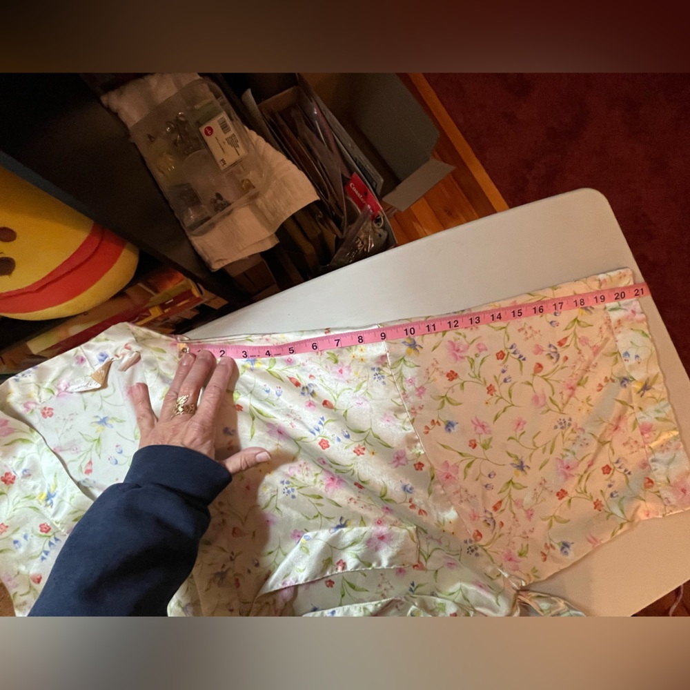 FINAL MARKDOWN PRICE! GREAT DEAL Vintage Whispers Floral Robe - Picture 9 of 10